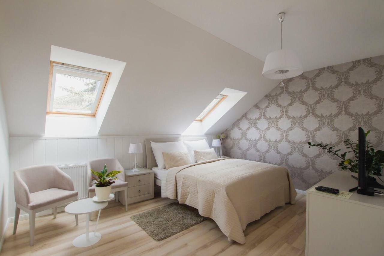 Penzion Kuria Nové Mesto nad Váhom エクステリア 写真