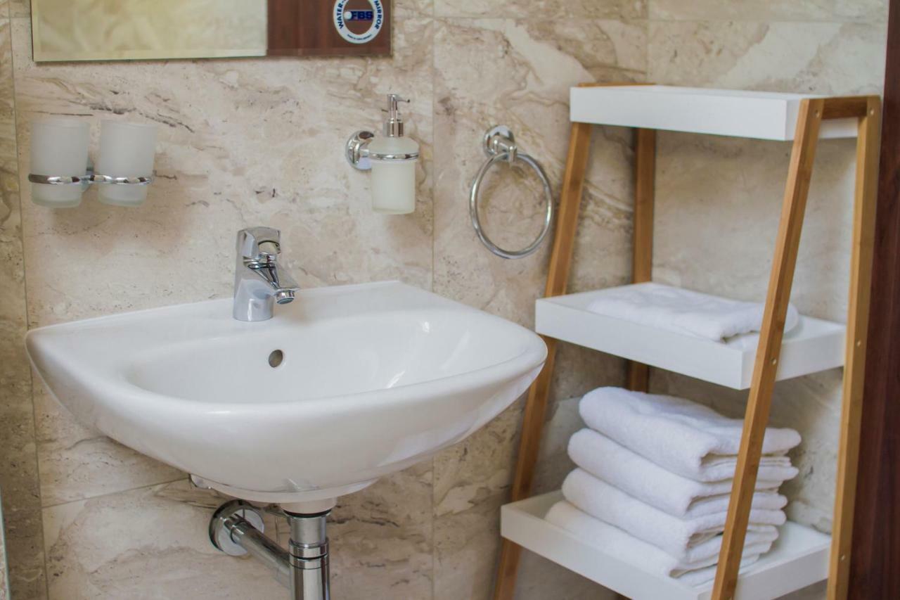 Penzion Kuria Nové Mesto nad Váhom エクステリア 写真