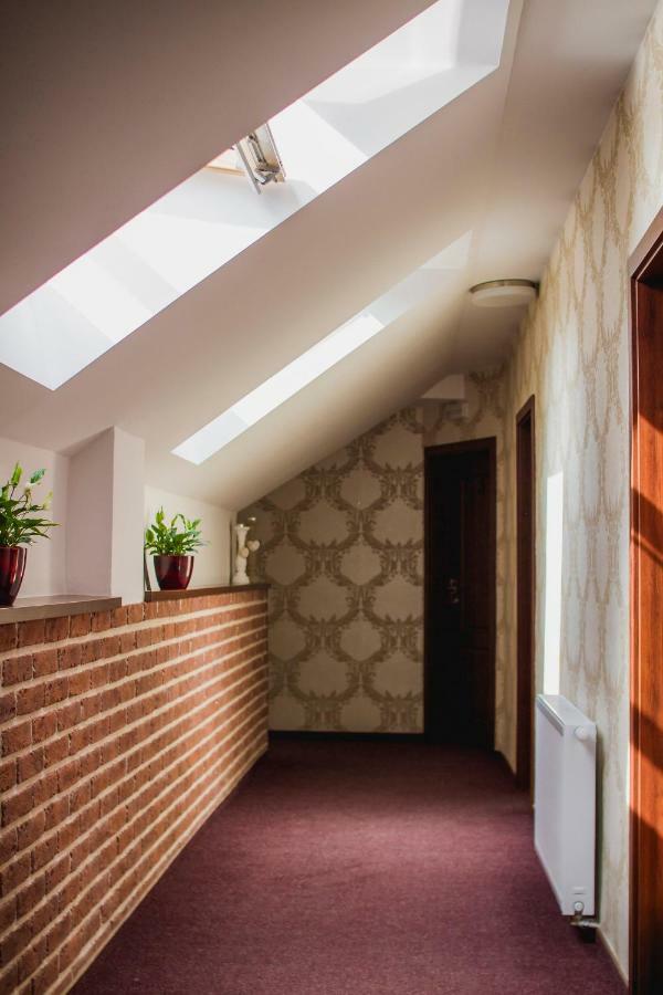 Penzion Kuria Nové Mesto nad Váhom エクステリア 写真