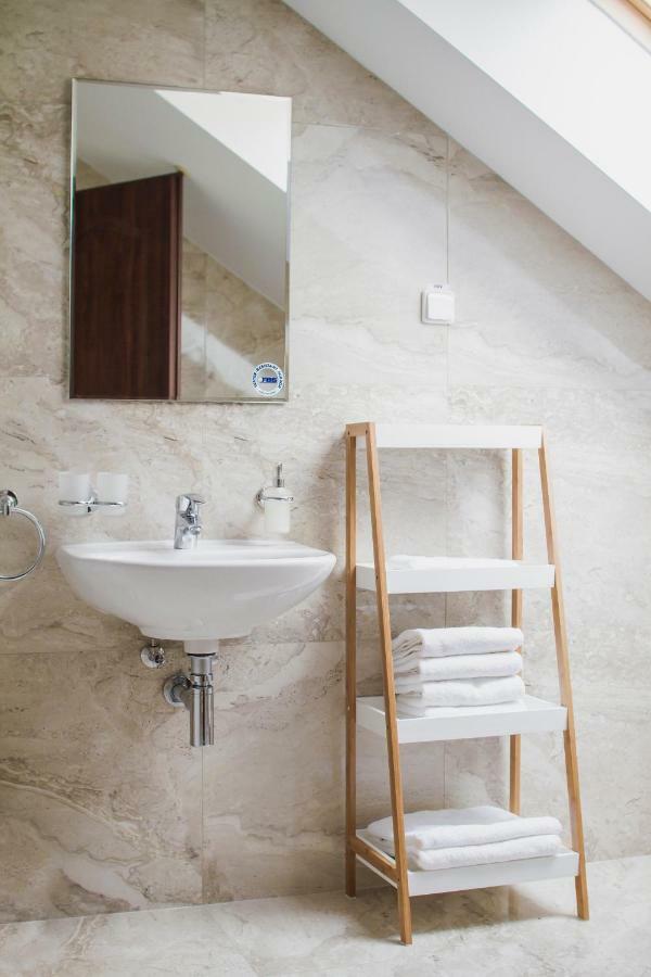 Penzion Kuria Nové Mesto nad Váhom エクステリア 写真