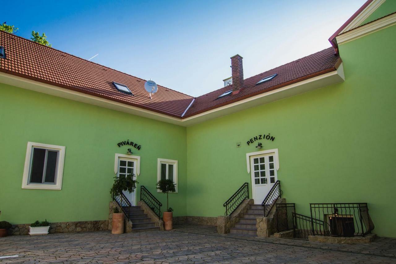 Penzion Kuria Nové Mesto nad Váhom エクステリア 写真