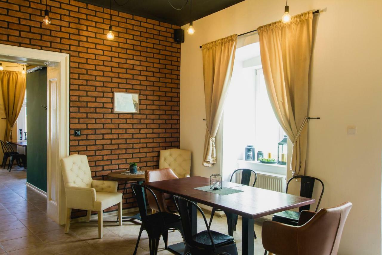 Penzion Kuria Nové Mesto nad Váhom エクステリア 写真